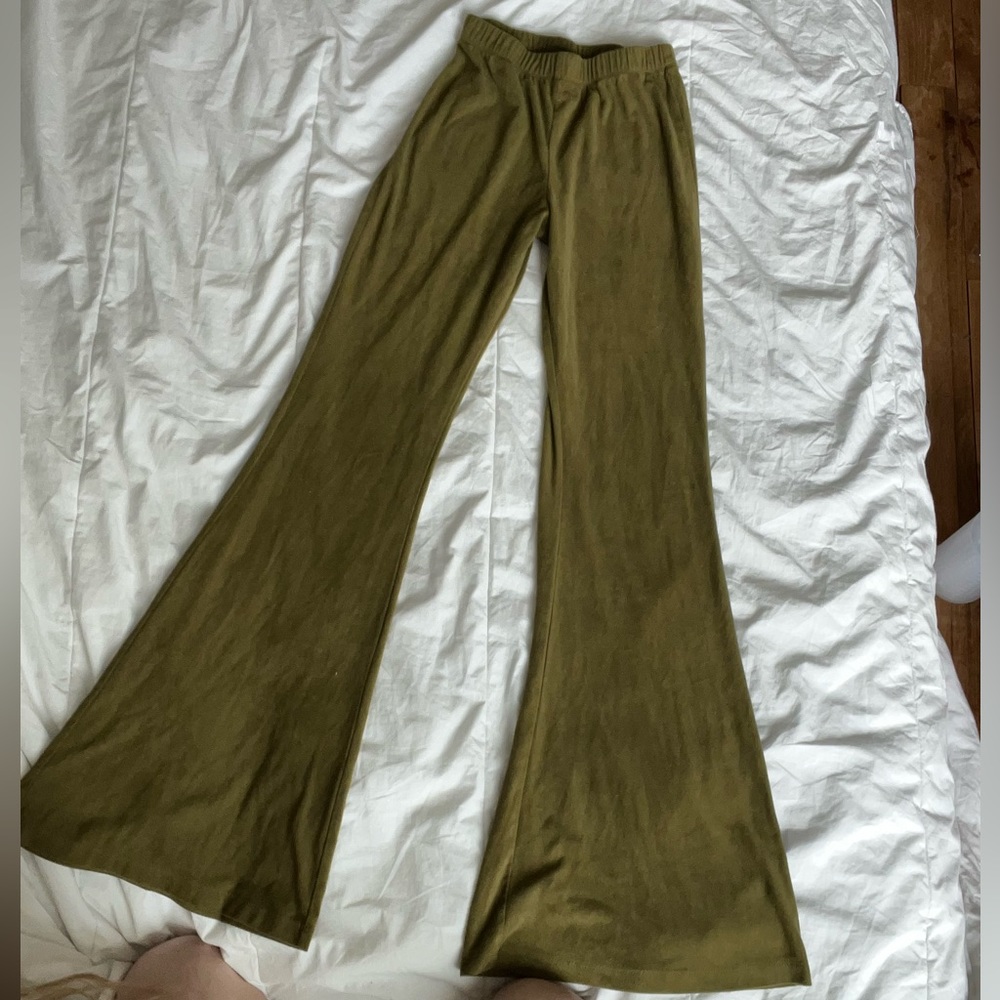 Earth green flare leggings